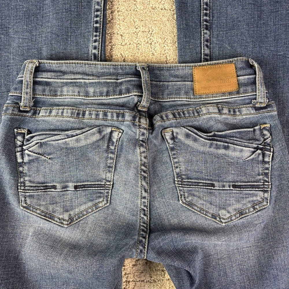 Buckle BKE Women's 24x31.5 Stella Slim Fit Low Rise Bootcut Denim Jeans
